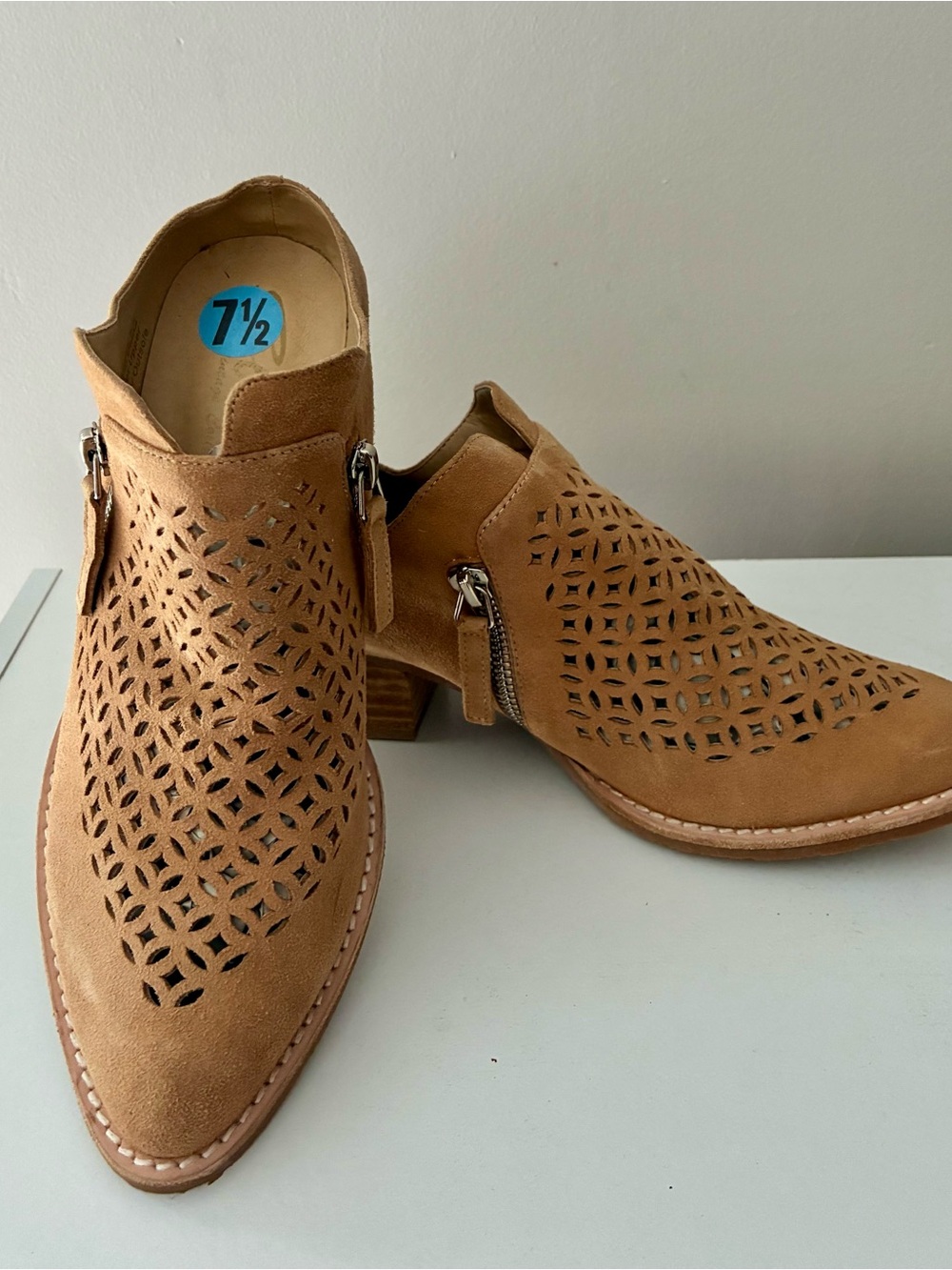 NWT Women's Tan Laser-Cut Suede Booties